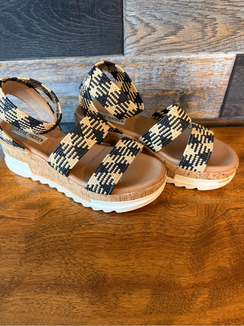 Steve Madden Black and Natural Woven Espadrille Platform Sandals size 6